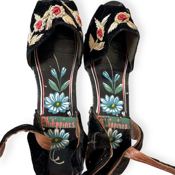 Vintage Filipino Hand Painted Wooden Wedge Sandals – 1940s bakya-inspired sandal - Picture 6 of 14